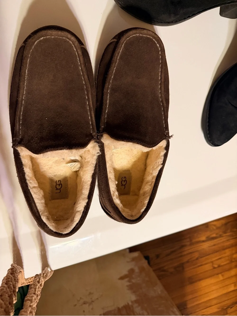 UGG Ascot Men’s Size 10 Brown Suede Sheepskin Lined Moccasin Slippers